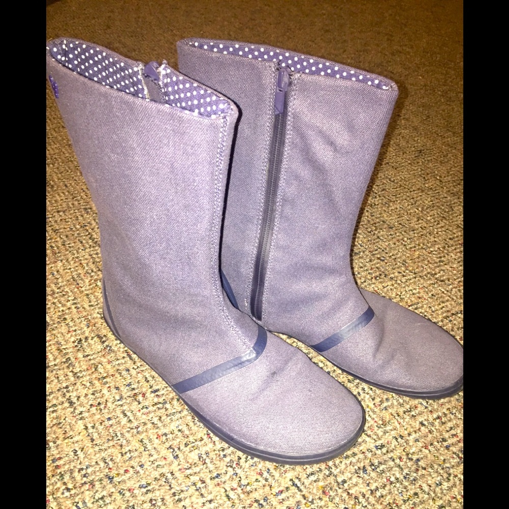Vivobarefoot blue low zip up boots.